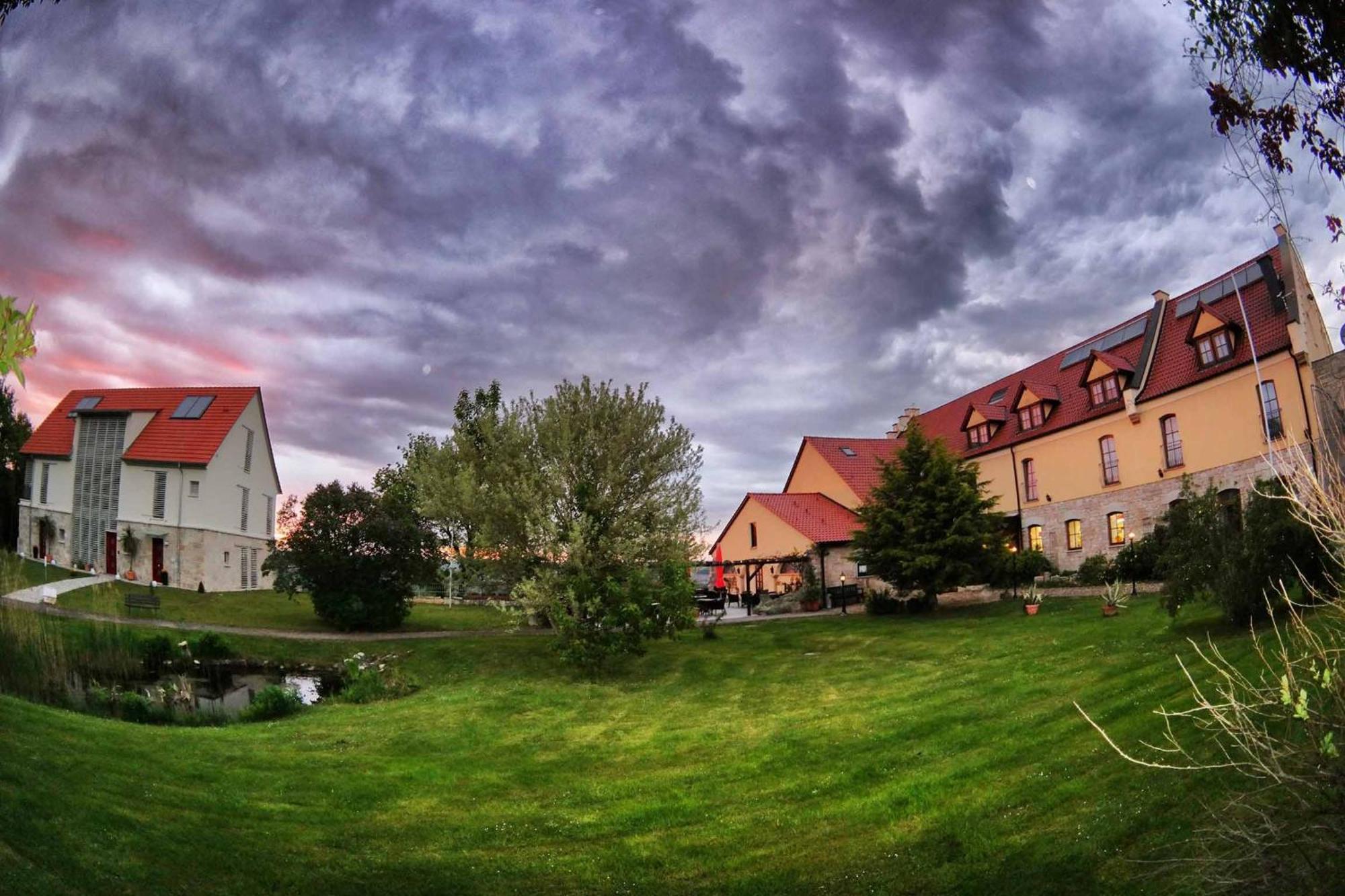 Hotel Und Restaurant Rittergut Kreipitzsch 나움부르크 외부 사진